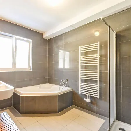 Luxury Holiday With Private Garden In Tyrol Дом отдыха Бриксен-им-Тале